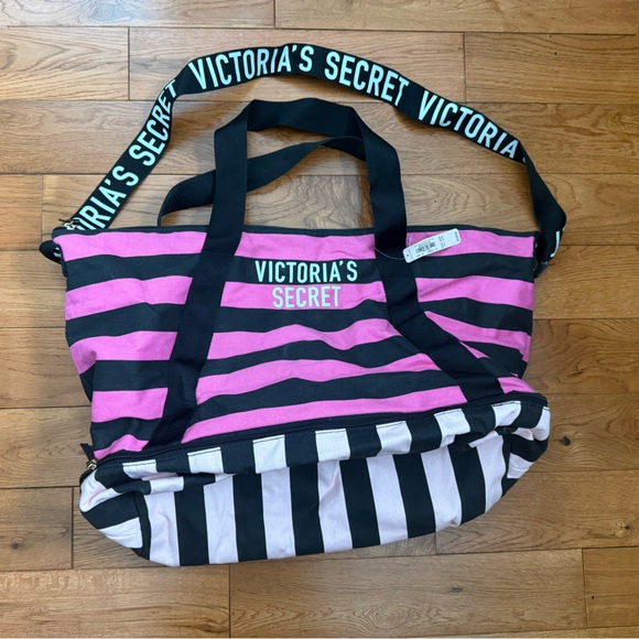 Victoria's Secret Handbags - Victoria’s Secret Expandable Weekender Duffle Bag NWT